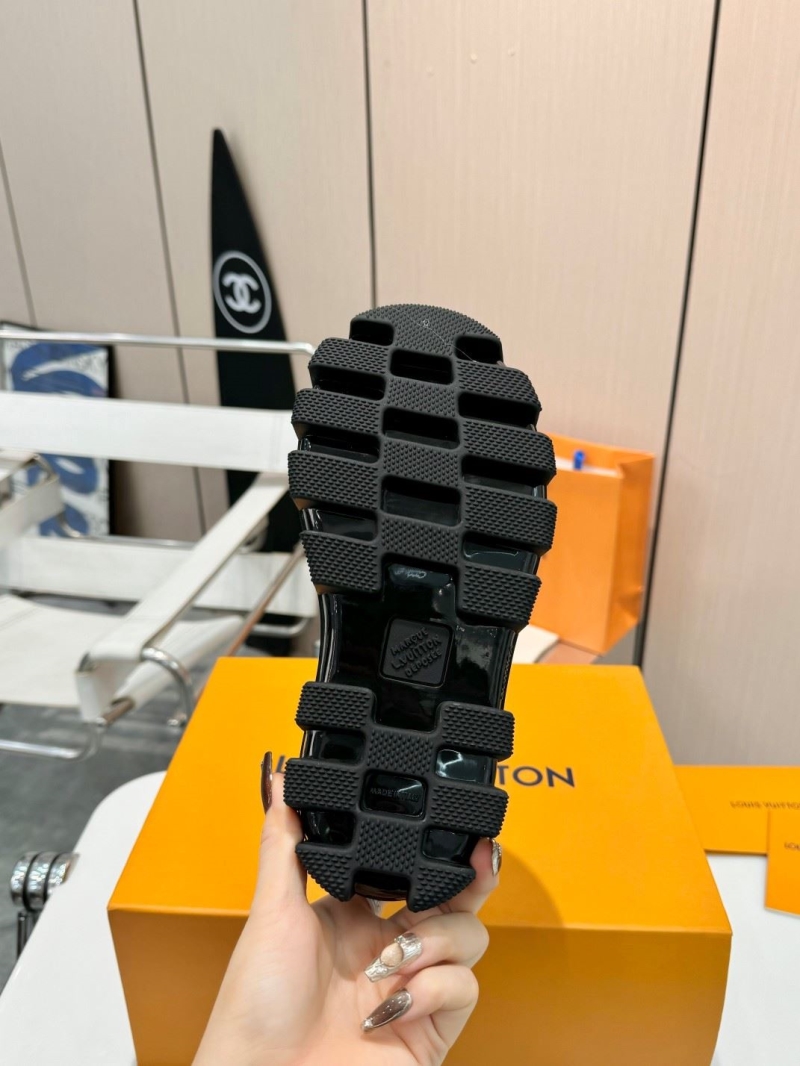 l0vis Vvtt0n loafers